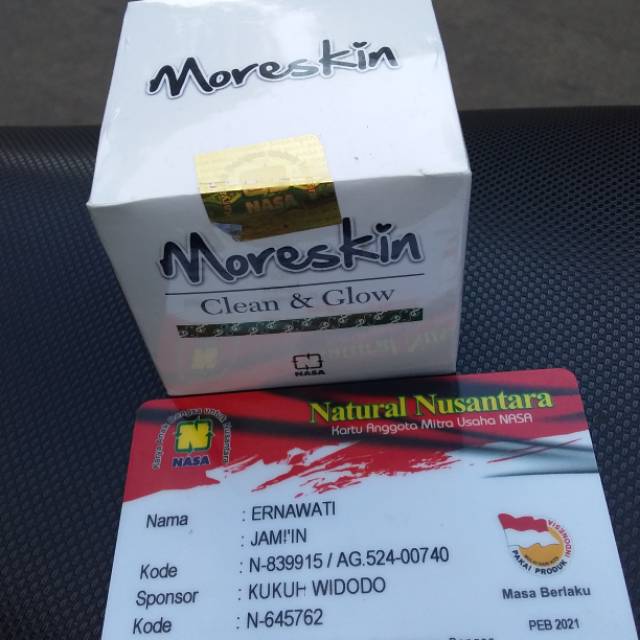 Moreskin kemasan baru clean and glow