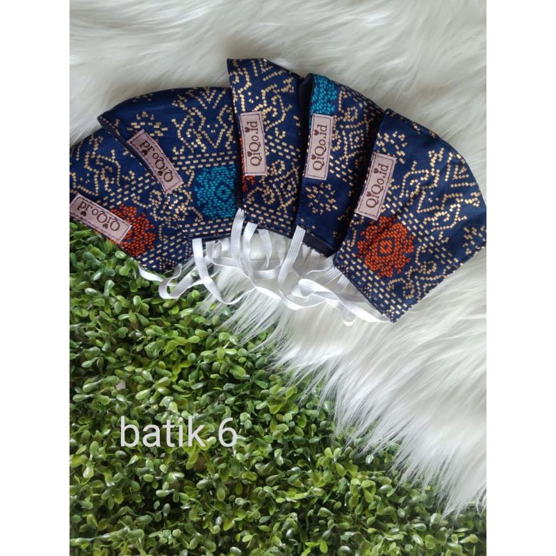 Masker kain motif batik. Hijab dan non hijab.