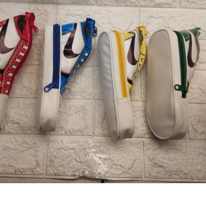 

ナ TEMPAT PENSIL MODEL SEPATU KARAKTER & MOTIF NIKE Limited