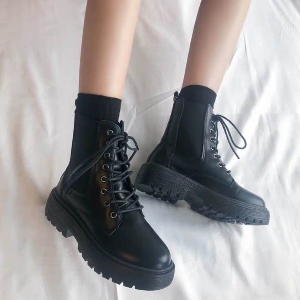 Sepatu Boots Wanita Tinggi Sedang Hitam Keren Sepatu Boots Gaya Korea Real Pic