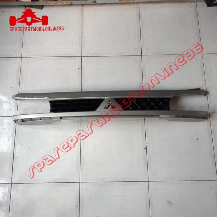 Grill Depan Mitsubishi Colt T120SS Logo Chrome EMGI 8721