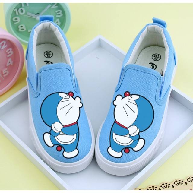 Sepatu wanita slip on Doraemon Revi imut lucu terbaru - biru muda