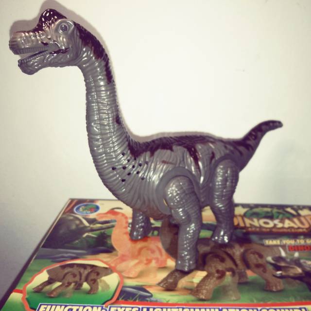 Mainan anak Dinosaurus berjalan