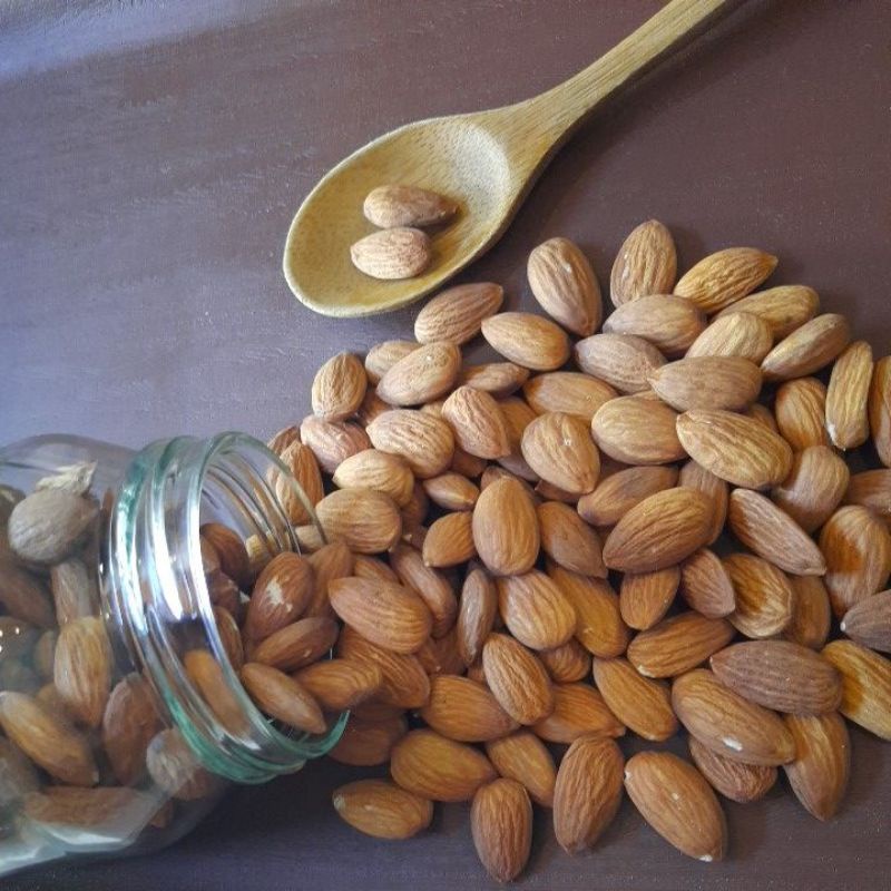 

Almond Nut / Kacang Almond
