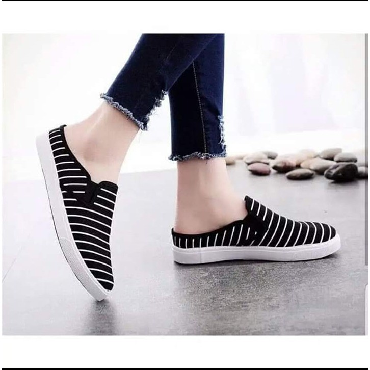 HD SEPATU WANITA SLIP ON SALUR LINE ART BEST SELLER MURAH - HITAM DAN PUTIH