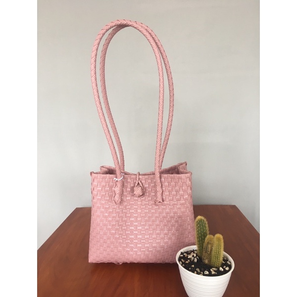 tas anyam nude series