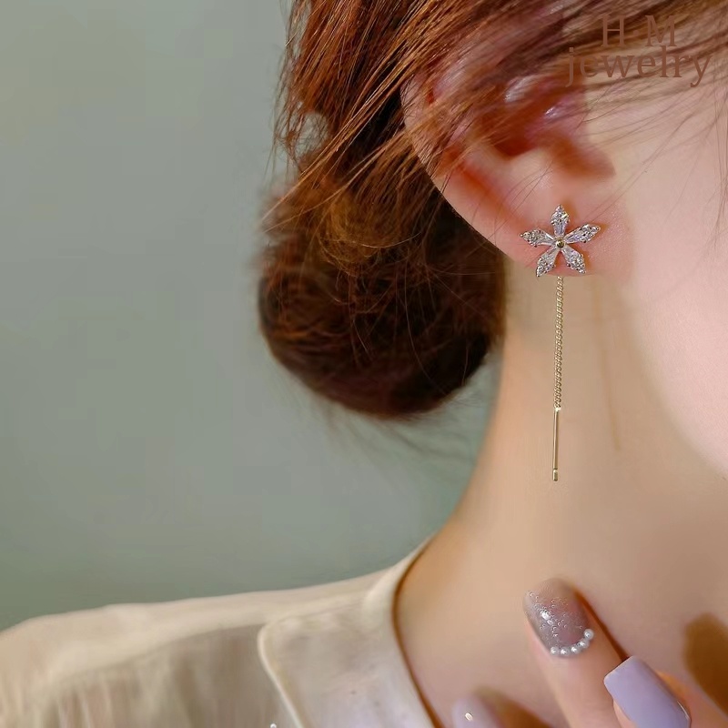 Anting Gantung Panjang Model Bunga Kristal