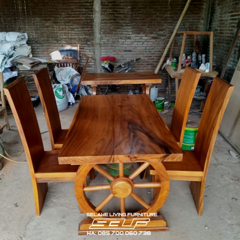 1Set Meja Makan Kayu Trembesi