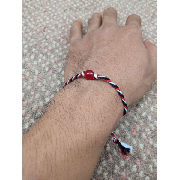 Gelang batu yaman merah tali gelang tridatu khas Bali