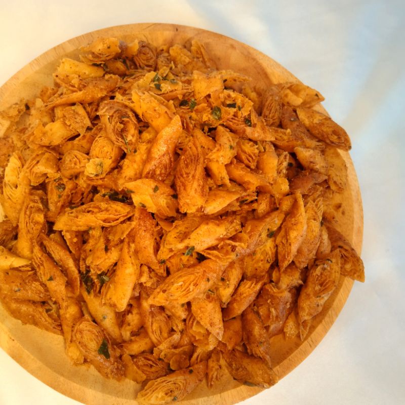 

Keripik Lumpia Extra Daun jeruk Pedas 1Kg Lebih hemat