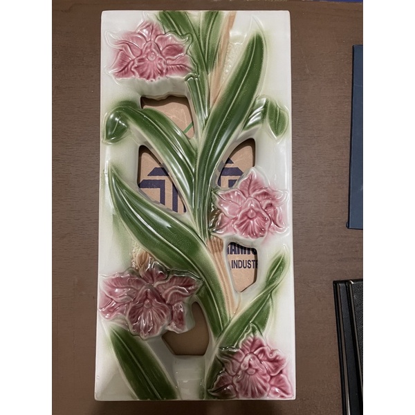Roster / Loster Keramik Trisensa / Lubang Angin 20x40 cm Motif Bunga Anggrek