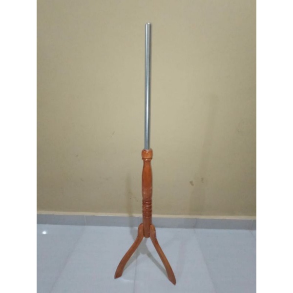 KAKI KAYU + BESI / PENYANGGA PATUNG BAJU