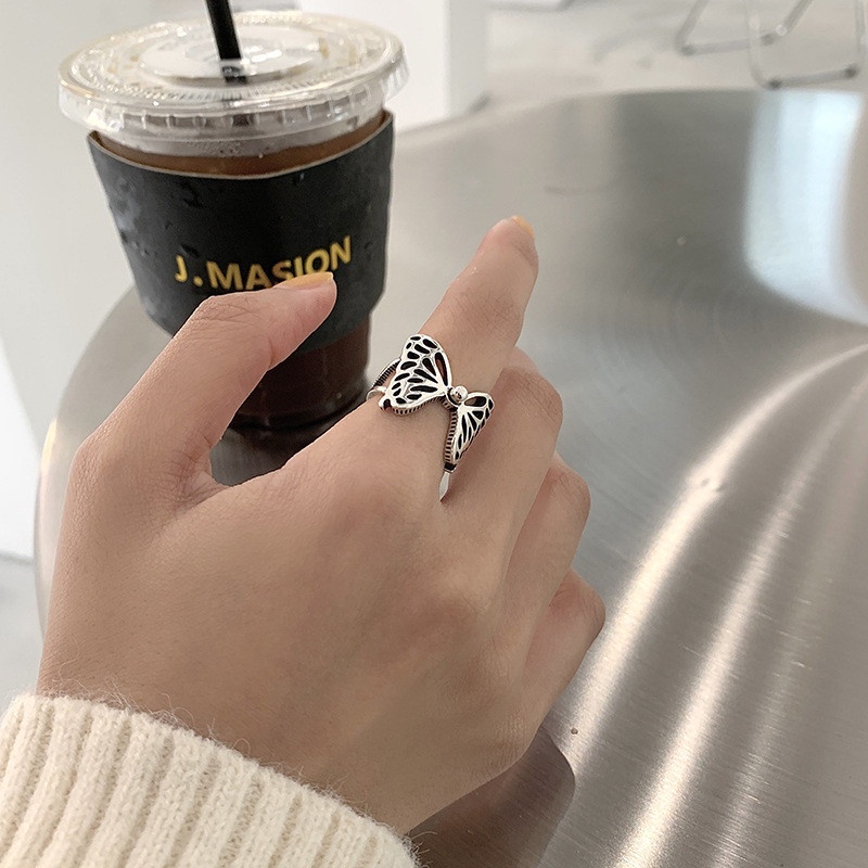 2pcs / Set Cincin Jari Telunjuk Model Terbuka Desain Kupu-Kupu Hollow Warna Silver Untuk Wanita