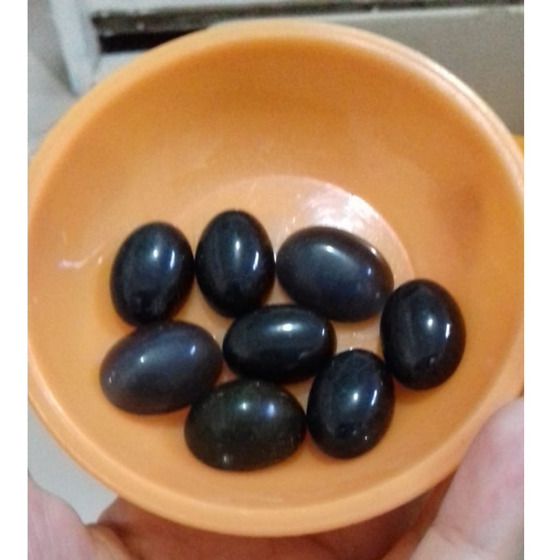 

blackoval sedang