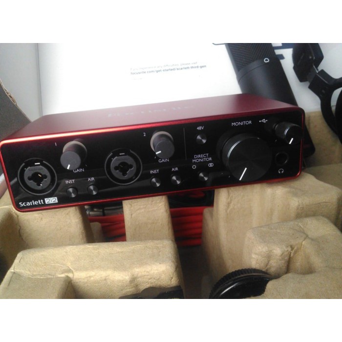 FOCUSRITE SCARLETT 2I2 STUDIO 3RD GEN BUNDLE