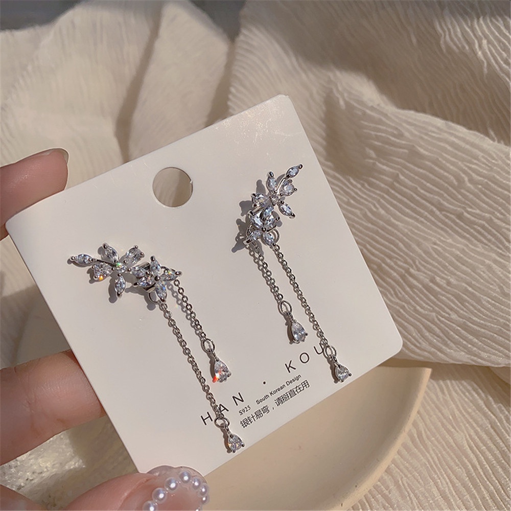 Anting Tusuk Gantung Desain Bungarumbai Rantai Hias Kristalberlian Gaya Elegan Untuk Wanita