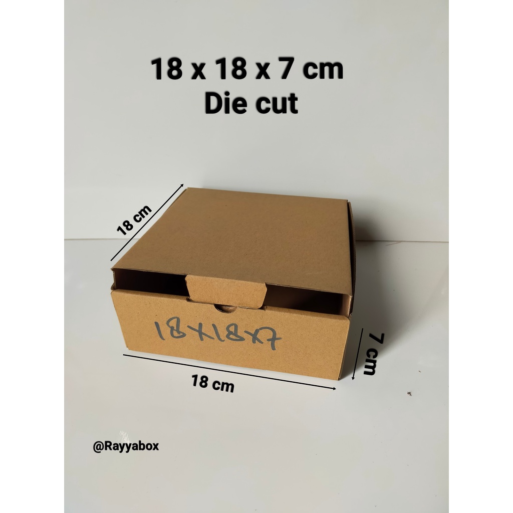 

Kardus packing murah uk 18x18x7 cm /box hampers/giftbox/box polos