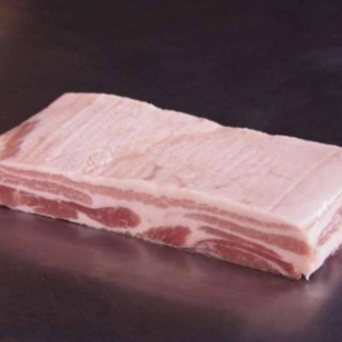 

MAKANAN BEKU / DAGING BABI SAMCAN TANPA KULIT PORK BELLY SKIN OFF/ NO SKIN 1KG NON COD