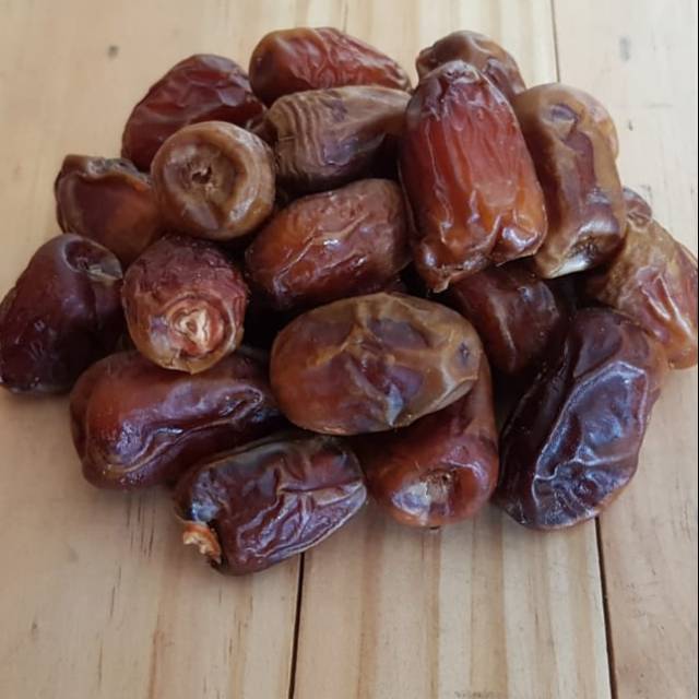 

Kurma import / korma dried dates 1000 gram 1 kg