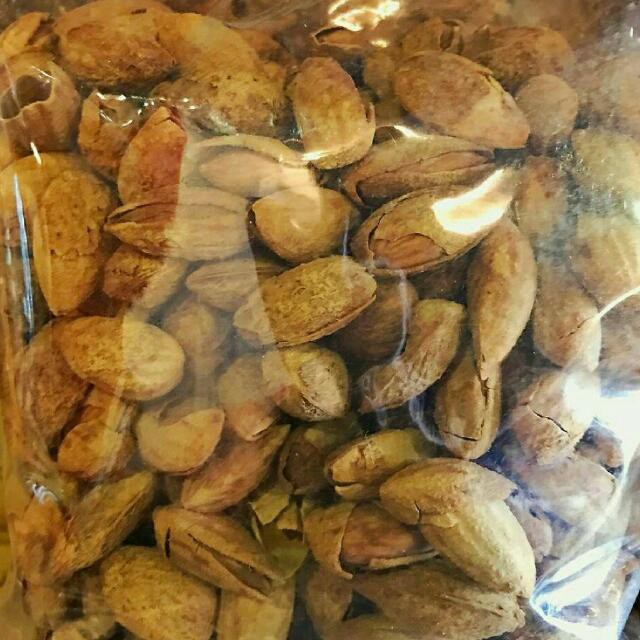 Kacang almond ukuran 1kg