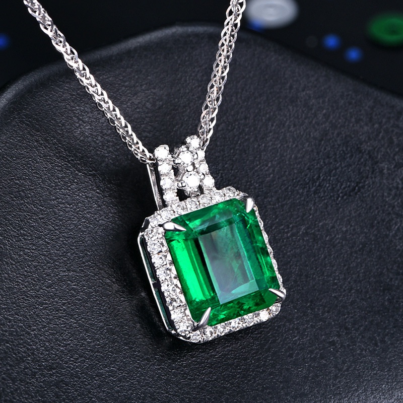 [Ready Stock]Fashion New Emerald Square Diamond Pendant Luxury Diamond Necklace