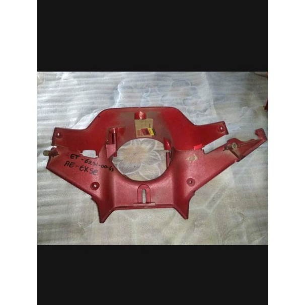 Batok lampu belakang batok lampu bagian bawah yamaha V80 EXCELLENT v80exellent warna merah Original