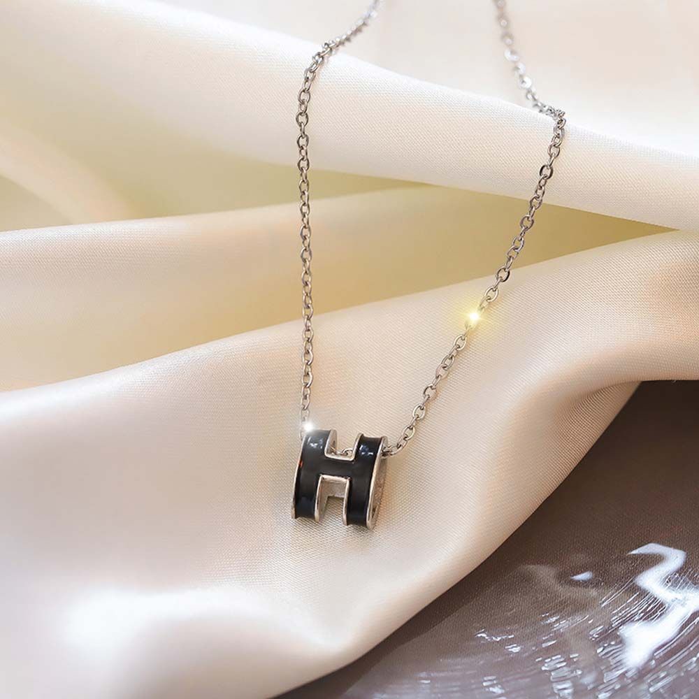 Needway  Cute Clavicle Chain Simple Female Chokers Letter H Necklace Women Korean Letter Pendant Temperament Daily Accessories Titanium Steel Fashion Jewelry