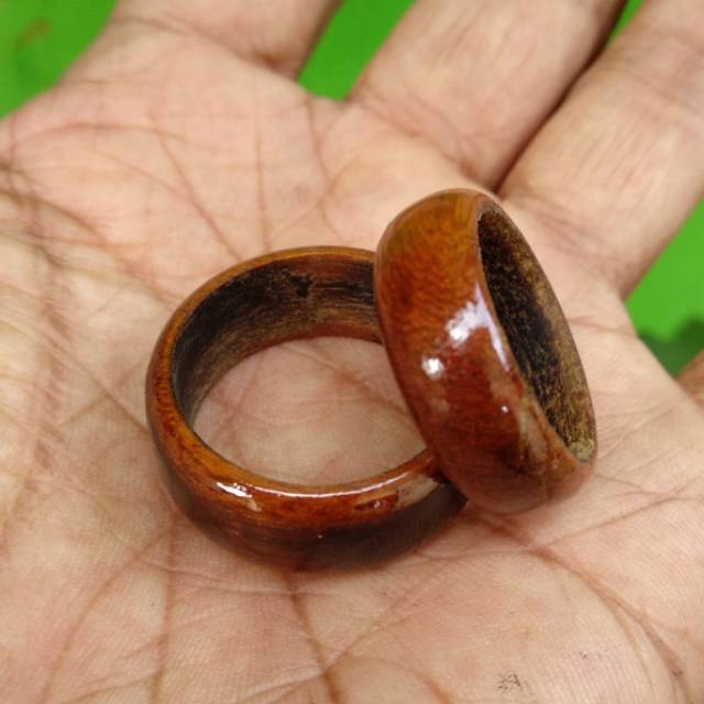 Cincin dari kayu langka Ulin Manang atau ulin timbul
