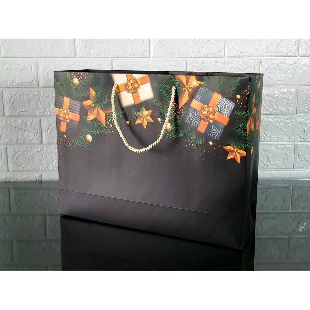 

Paperbag Black Big Gift Edition (Christmas) Uk. 40 x 31 x 12 cm