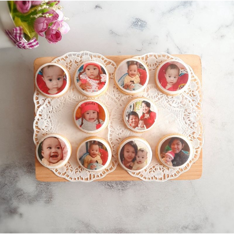 

Butter Cookies Foto Edible Bulat / Cookies KPop Korea / Cookies Custom / Kue Kering Murah Enak