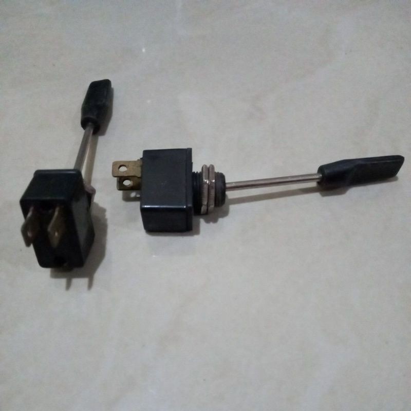 Saklar Universal untuk Mobil.