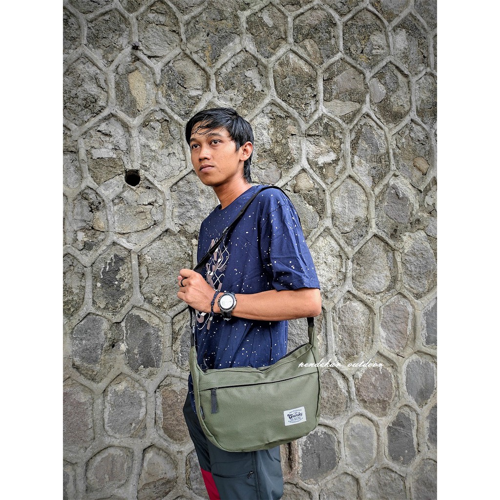 Cuniky Tas Pria Selempang Sling Bag