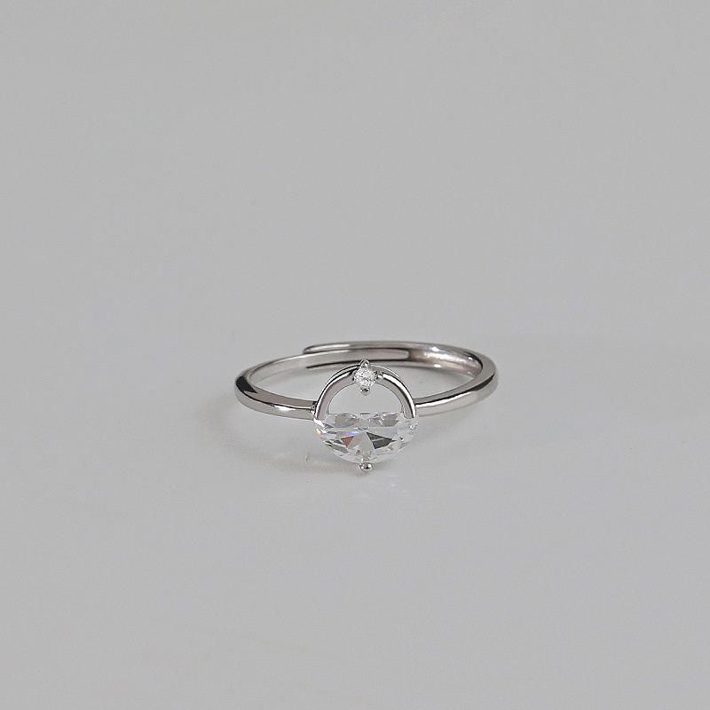 Cincin Wanita Bahan Titanium Steel S925 Hias Kristal Berlian Gaya Korea Untuk Pernikahan
