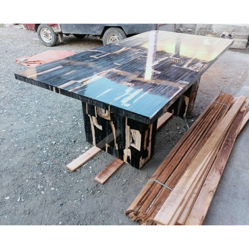 Meja Batu Fosil Kayu Hitam