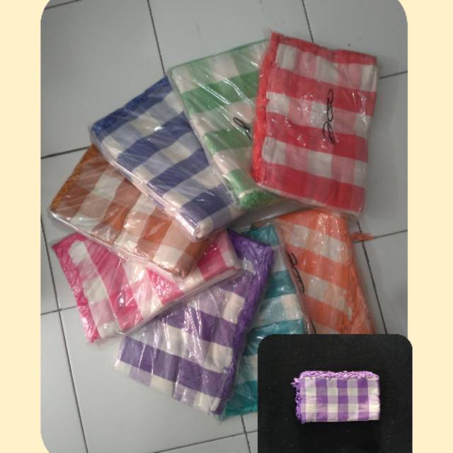 NBL TAPLAK MEJA MAKAN BULAT KURSI 4