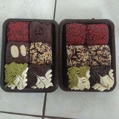 

2 box mini fudgy brownis