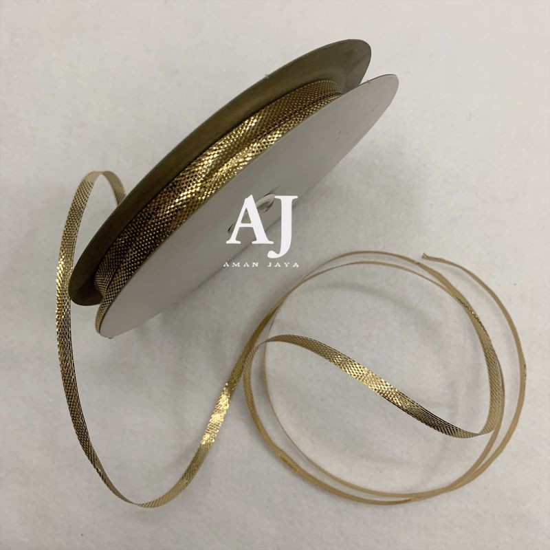 

Pita Metalik Emas Gold 1/8 Inch / Pita Kado Dekorasi Natal Christmas Ribbon Lebaran Idul Fitri 3,5 mm