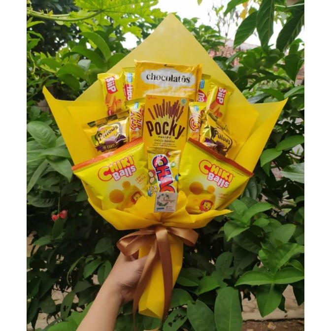 

Buket serba kuning pocky banana/paket/bingkisan Snack Ulang Tahun/Ultah/ Wisuda/Kado/Hadiah
