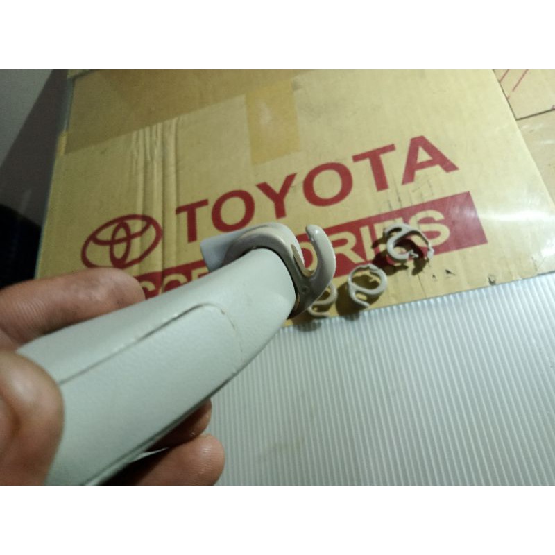 gantungan baju Toyota Innova atau Fortuner
