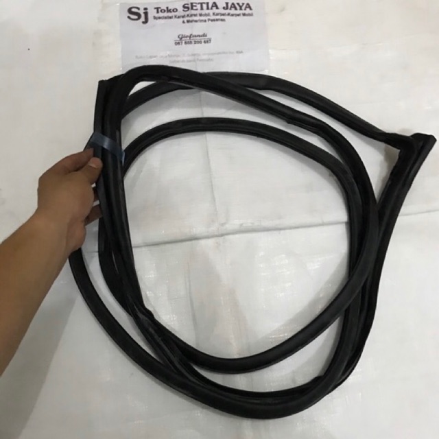 Karet pintu balon mobil innova