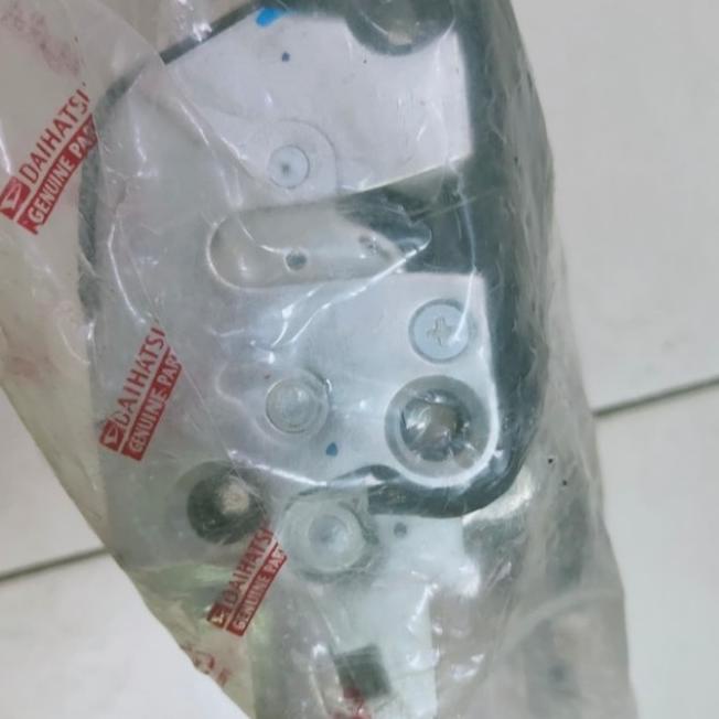Door lock pintu depan kiri original Daihatsu taruna all item gen 1sp3