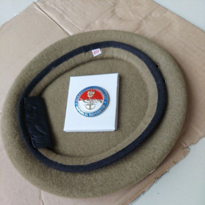 Baret kemhan plus emblem