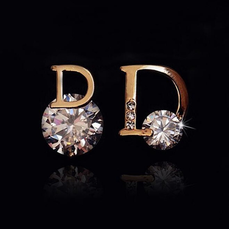 Anting Tusuk Gantung Asimetris Bentuk Huruf D Gaya Eropa / Amerika / sexy Berkilau Untuk Wanita