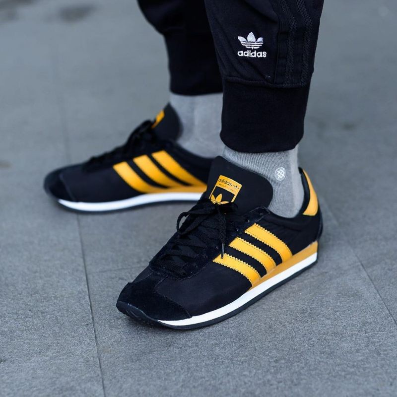 Sepatu Pria Adidas Country Black Yellow ORIGINAL BRAND