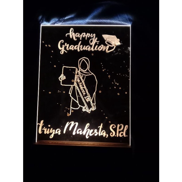 akrilik line art stand LED ukuran 15x21