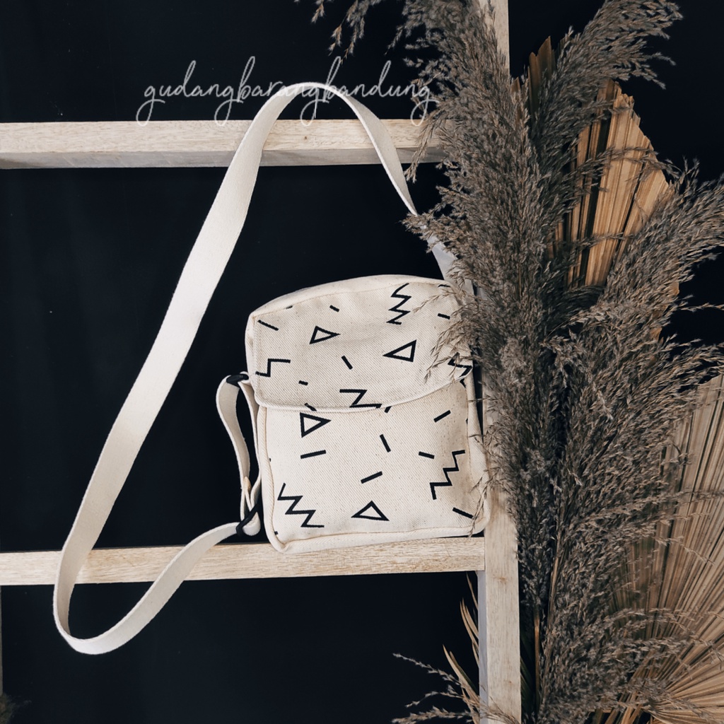 Sling Bag Kanvas Wanita dengan Desain Korean Style Havana Gaya yang Memikat untuk Aktivitas Sehari-hari!