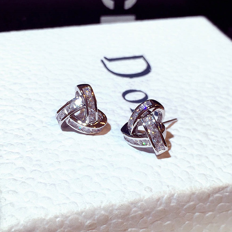 Anting Stud 925 Sterling Silver Bentuk Segitiga Aksen Berlian Channel Setting Untuk Wanita