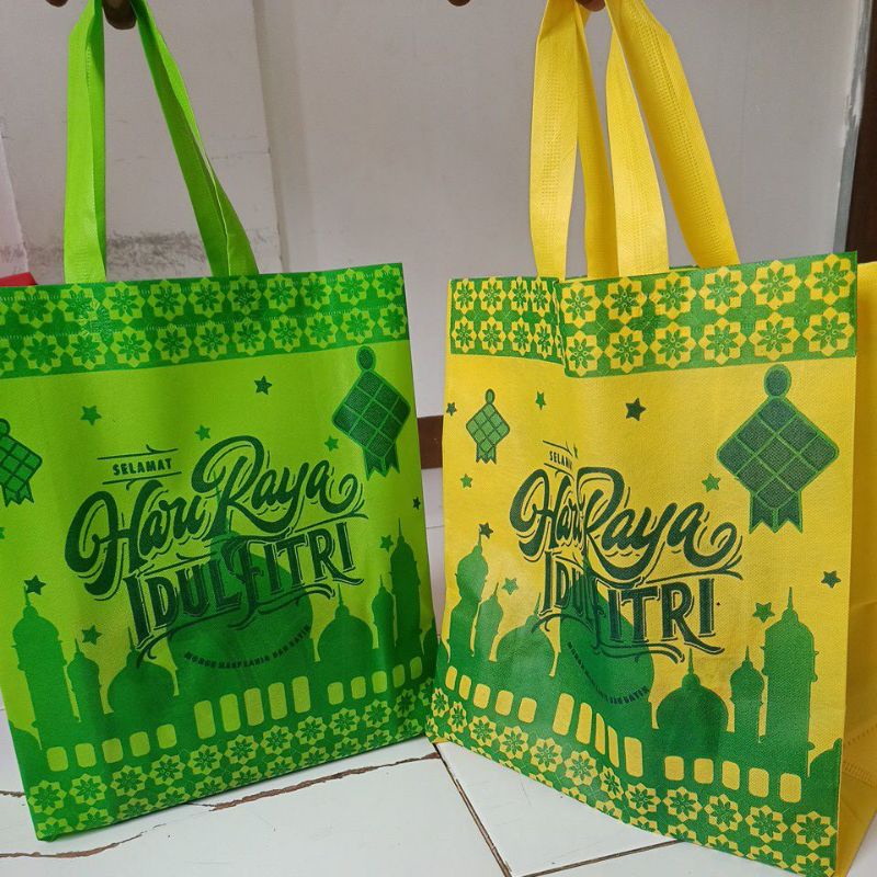 

Goodie bag lebaran 35x40x12 [ bagian bawah ada lebar ] NEW PRODUCT -Tas spundbond -