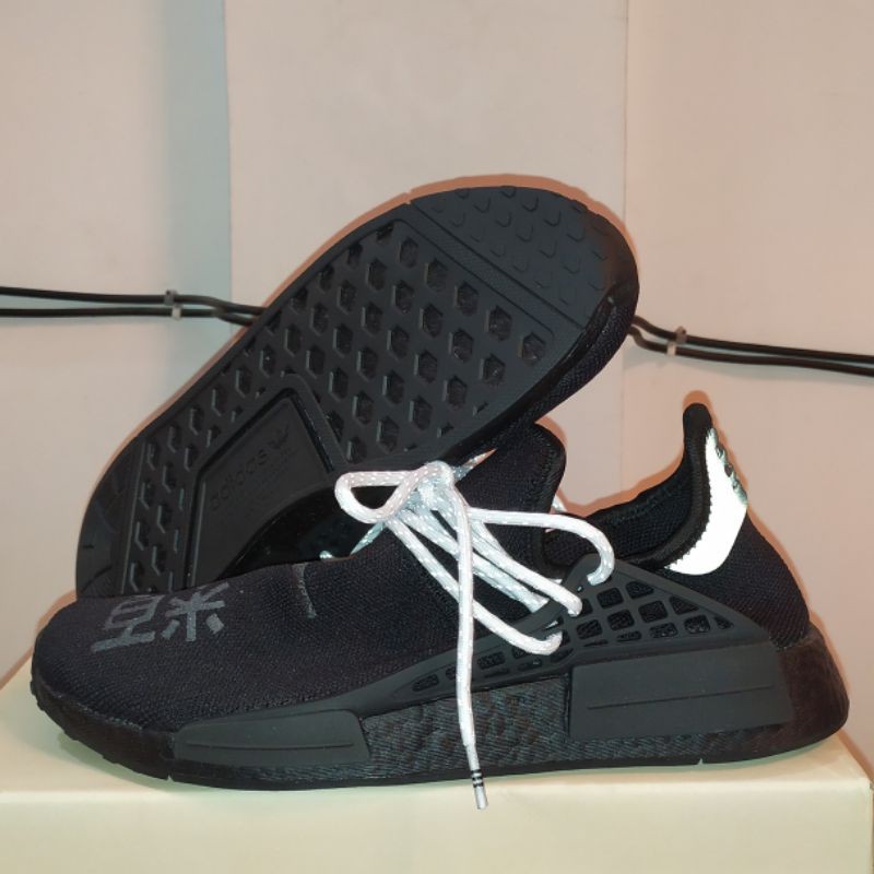 black nmd hu