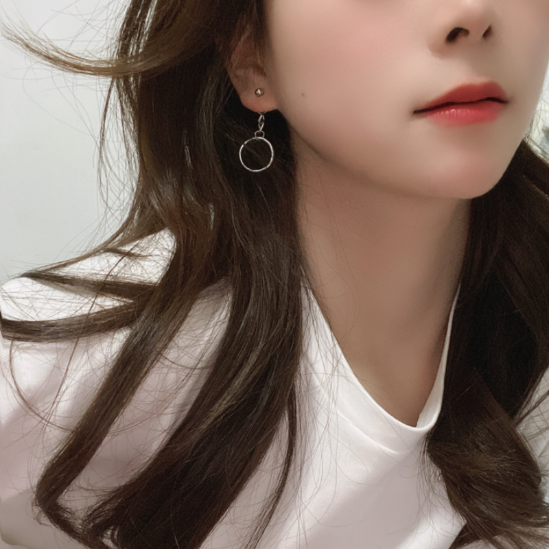 We Flower Anting Tusuk Gantung Desain Bunga Warna Silver Gaya Simple Untuk Wanita